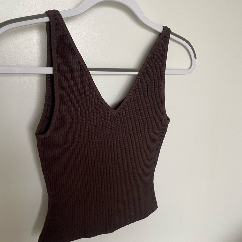 BNWOT Babaton Sculpt Knit Double V Tank